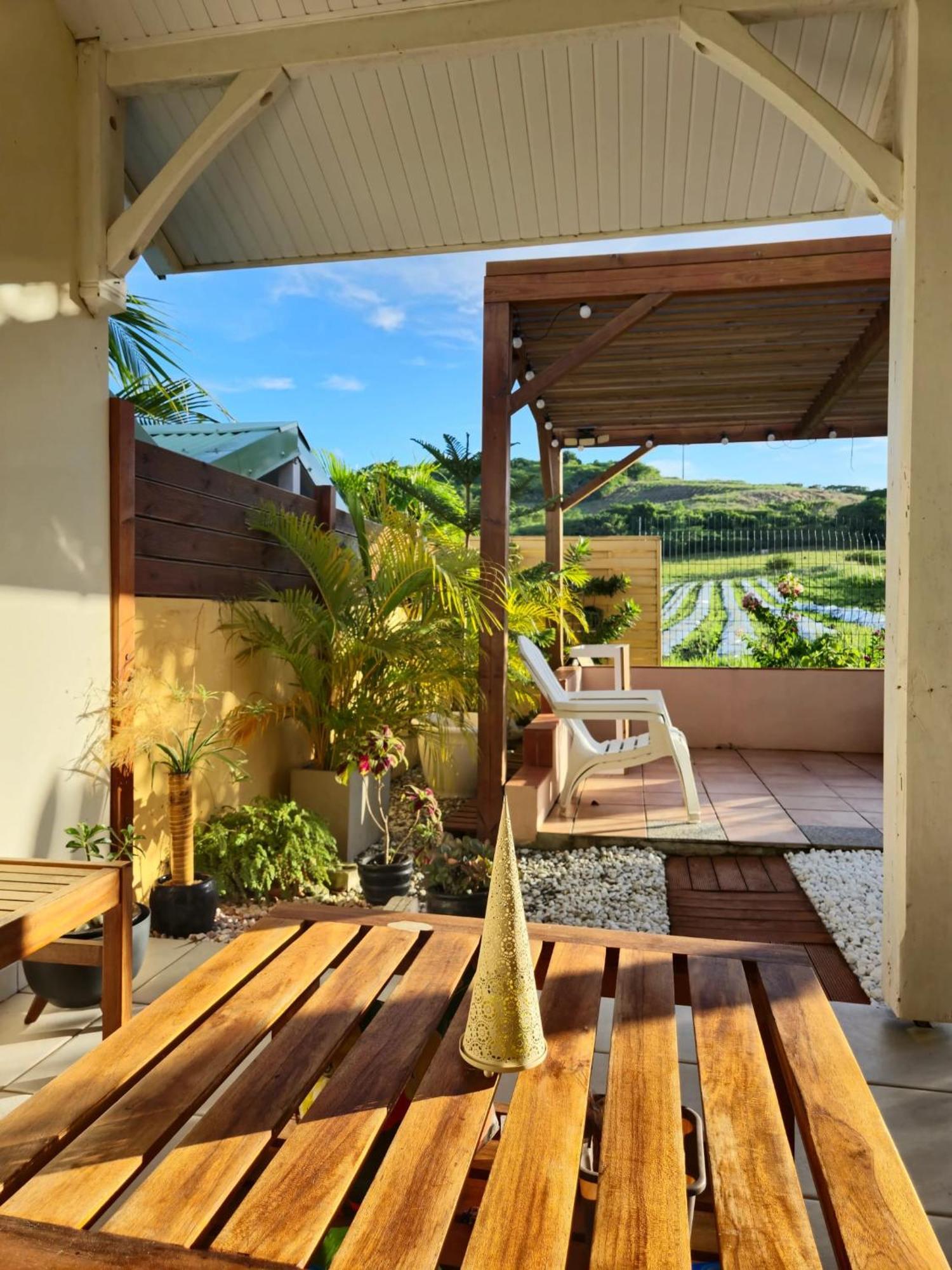 Maison Charmante A Sainte-Anne Avec Jardin Et Pergola En Bois. Exterior foto